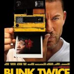 پس زمینه Blink Twice